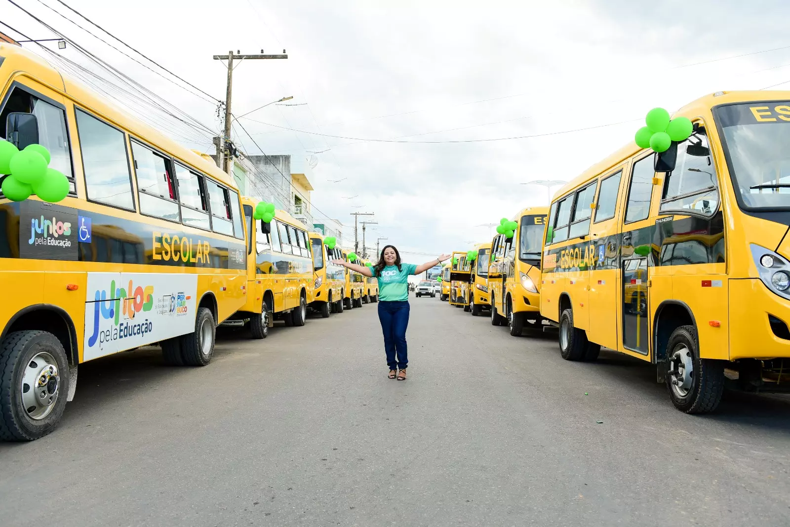 Celebrando 100 dias de governo Helbinha realiza a maior entrega de veículos da historia de Trindade